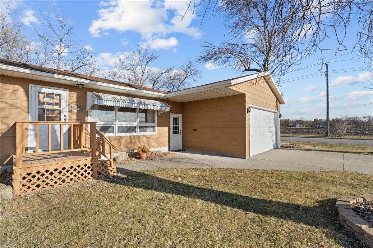 09-738 6th St S Exterior-2.jpg