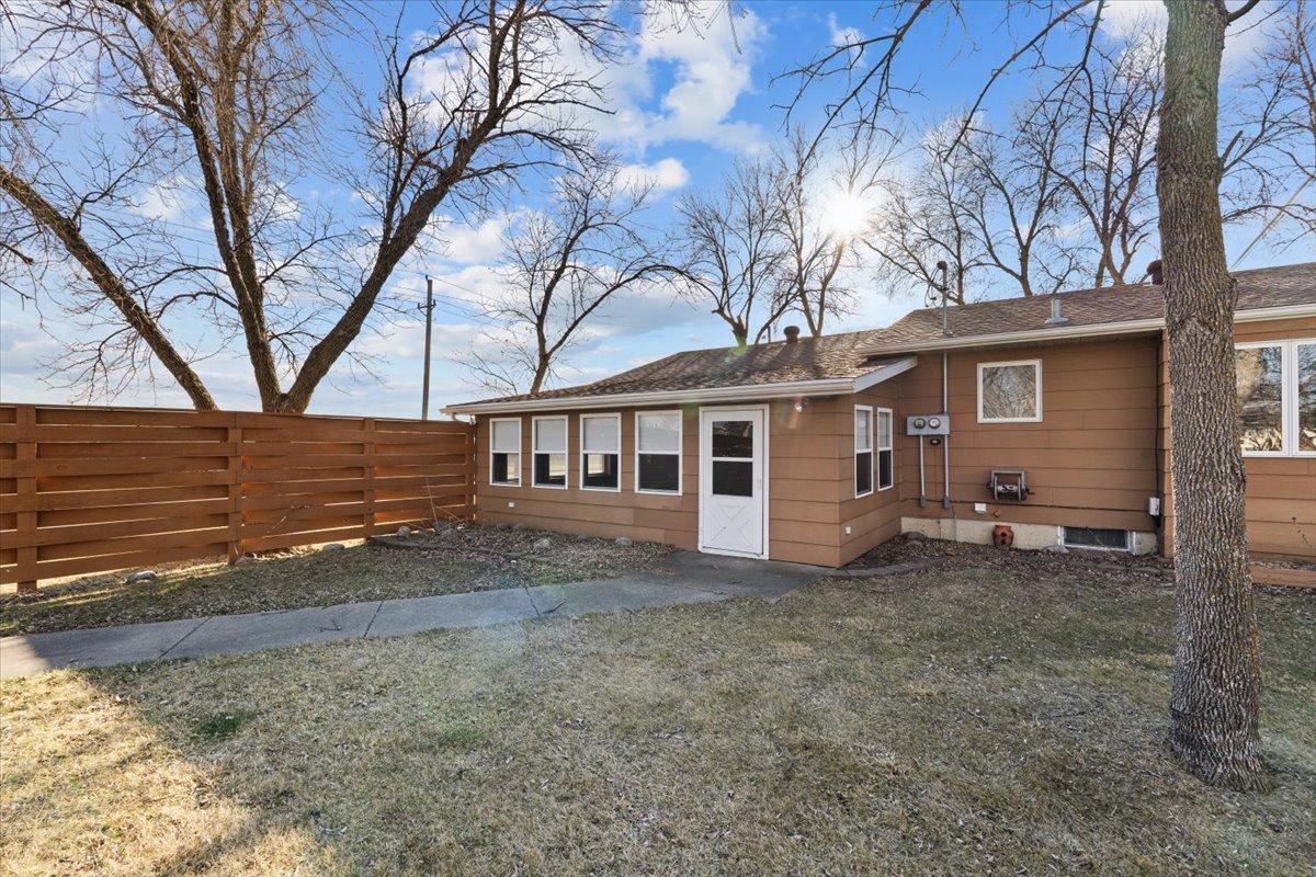 16-738 6th St S Exterior-9.jpg