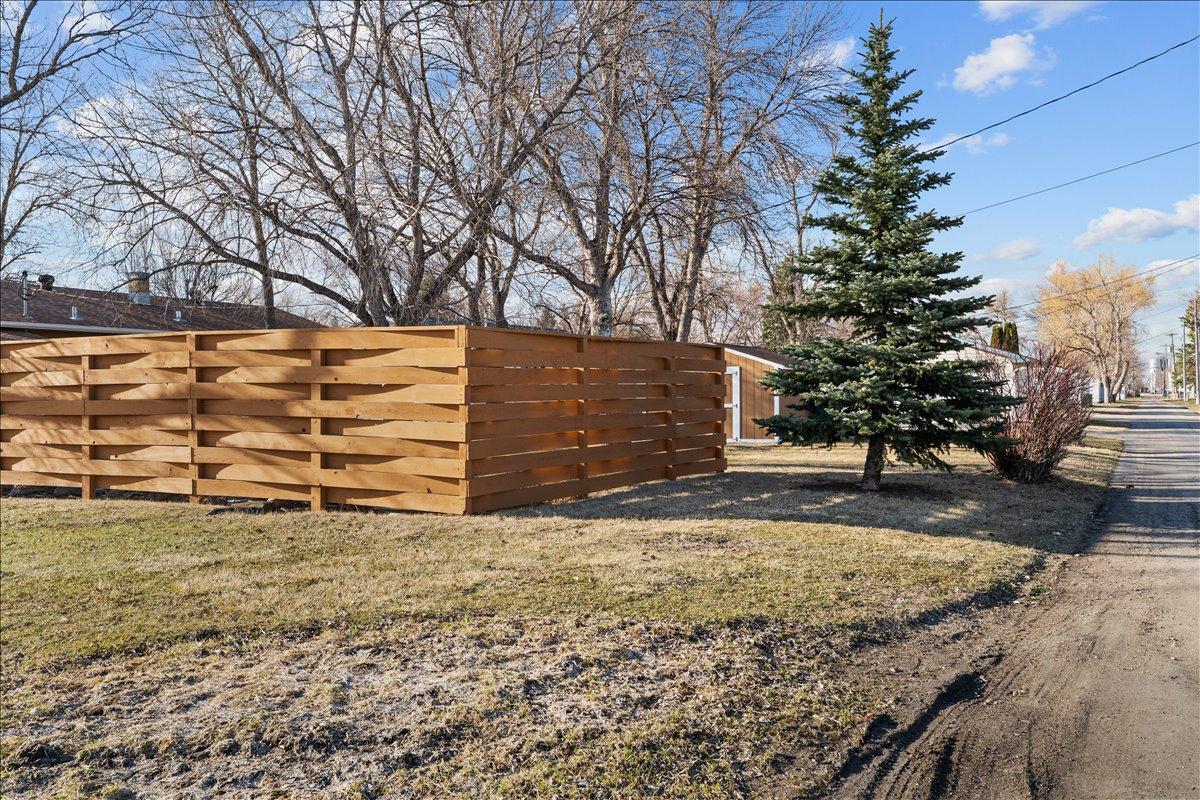 14-738 6th St S Exterior-7.jpg