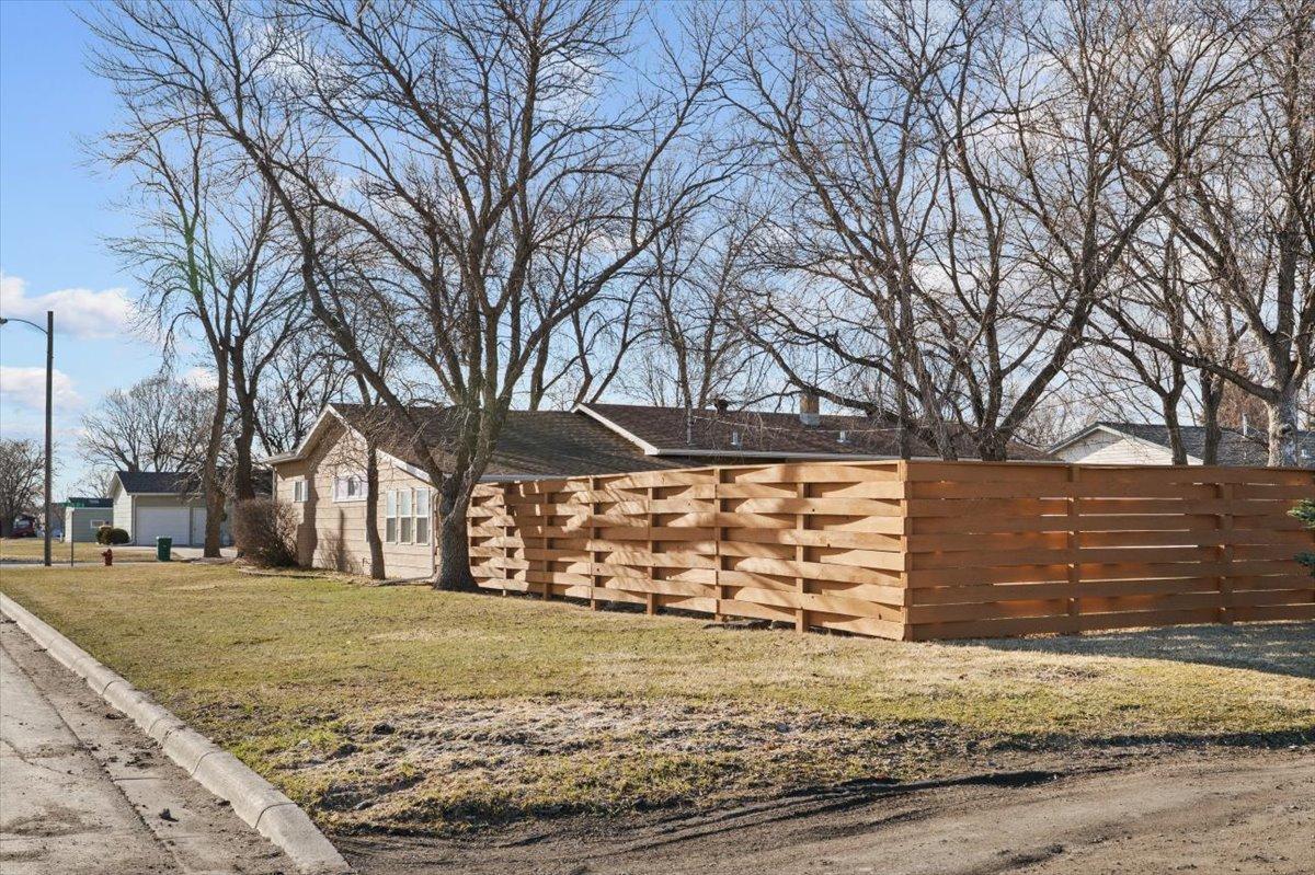 15-738 6th St S Exterior-8.jpg