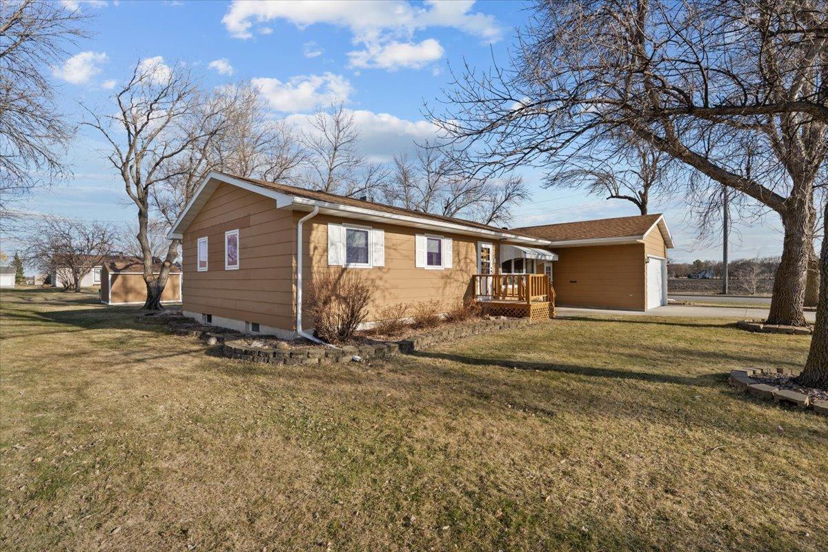 10-738 6th St S Exterior-3.jpg