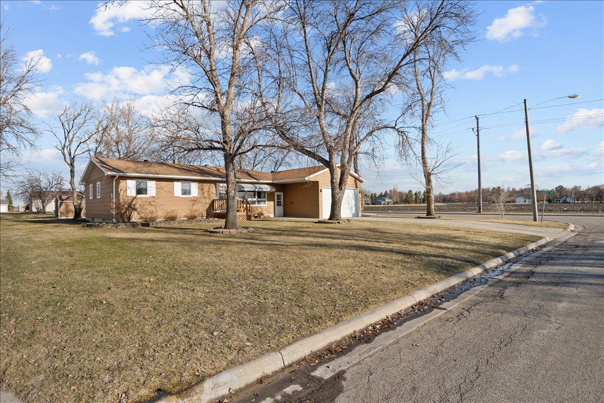 11-738 6th St S Exterior-4.jpg