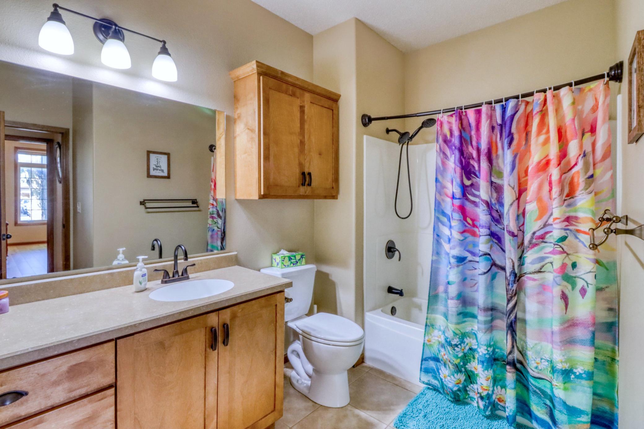 Bathroom1_0.jpg