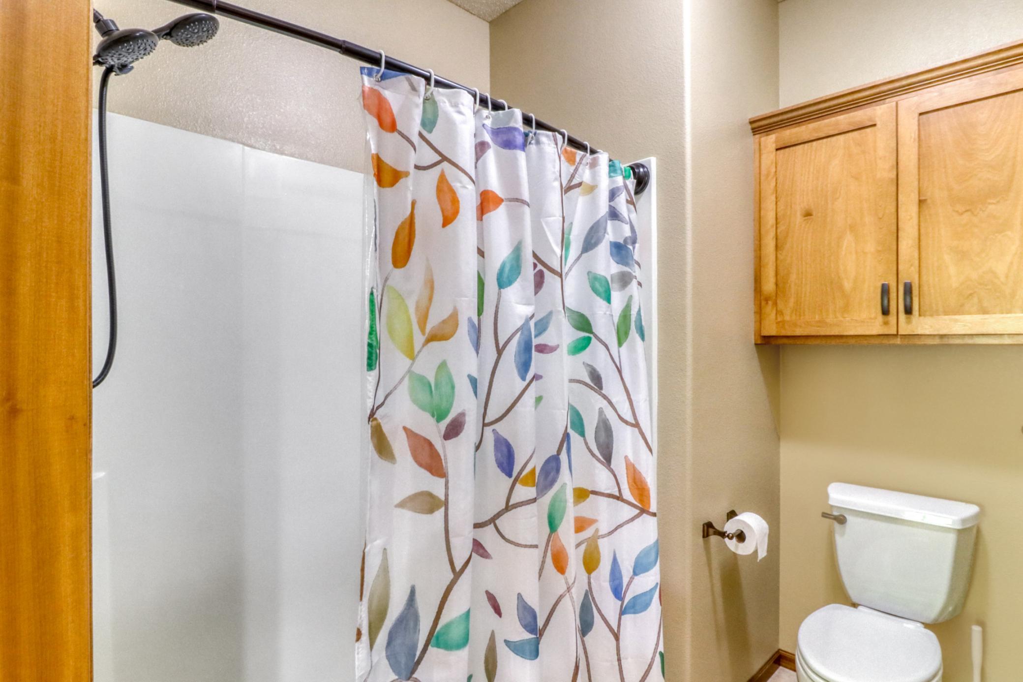 Primary Bathroom1_3.jpg
