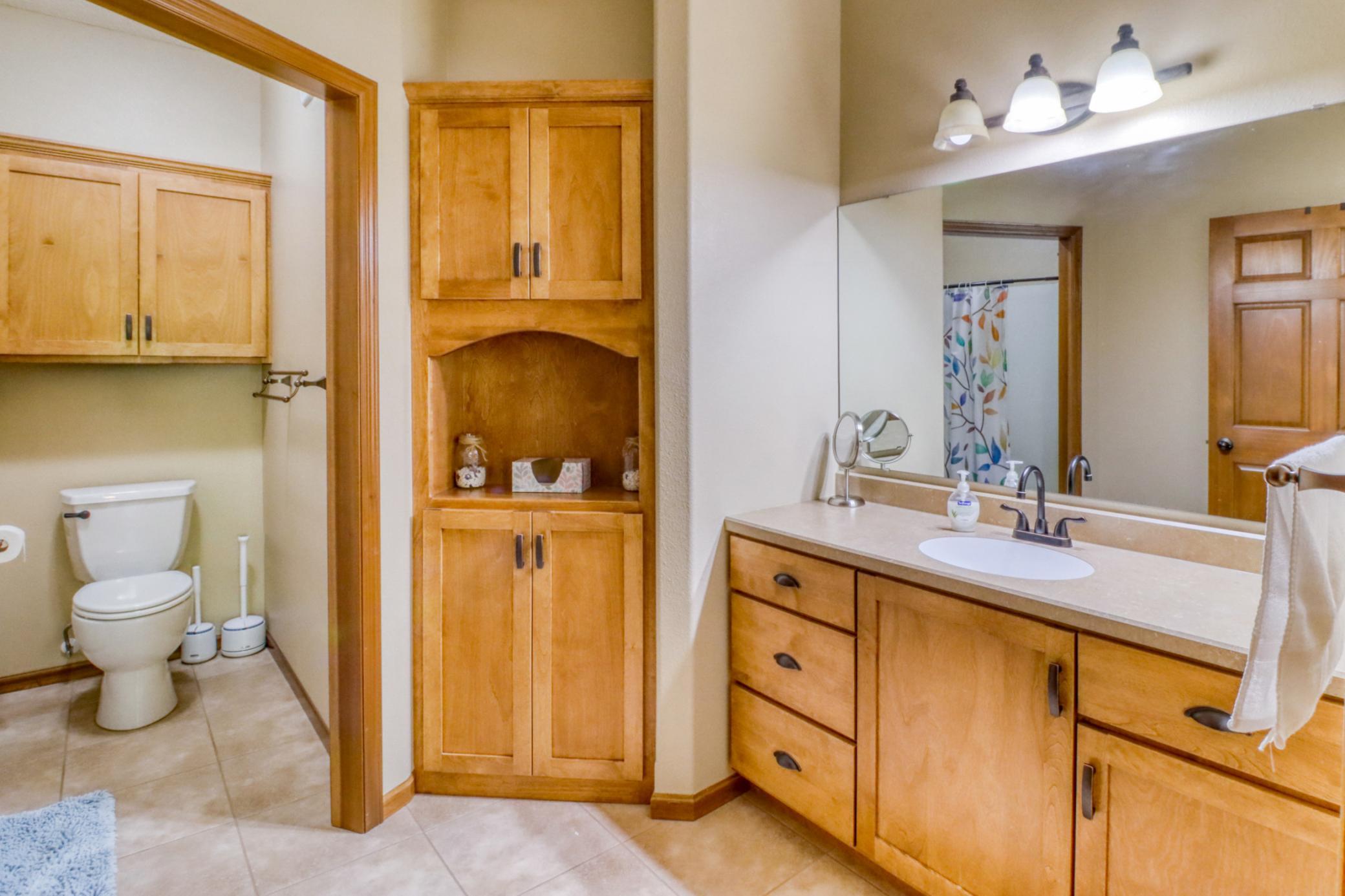 Primary Bathroom1_1.jpg