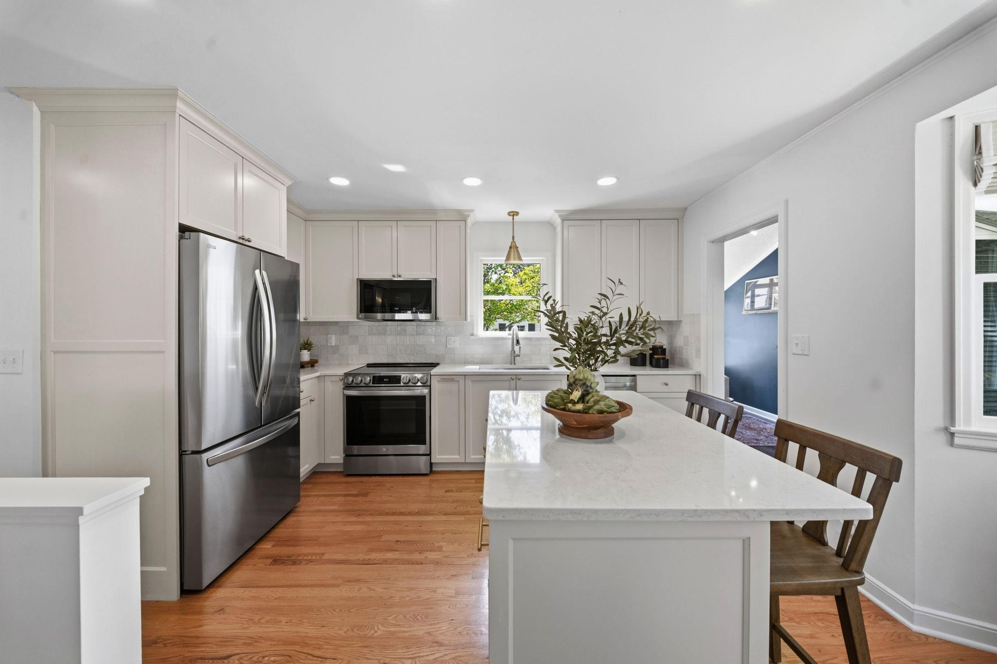 Custom kitchen w/ inlay, dovetail, & soft close cabinets