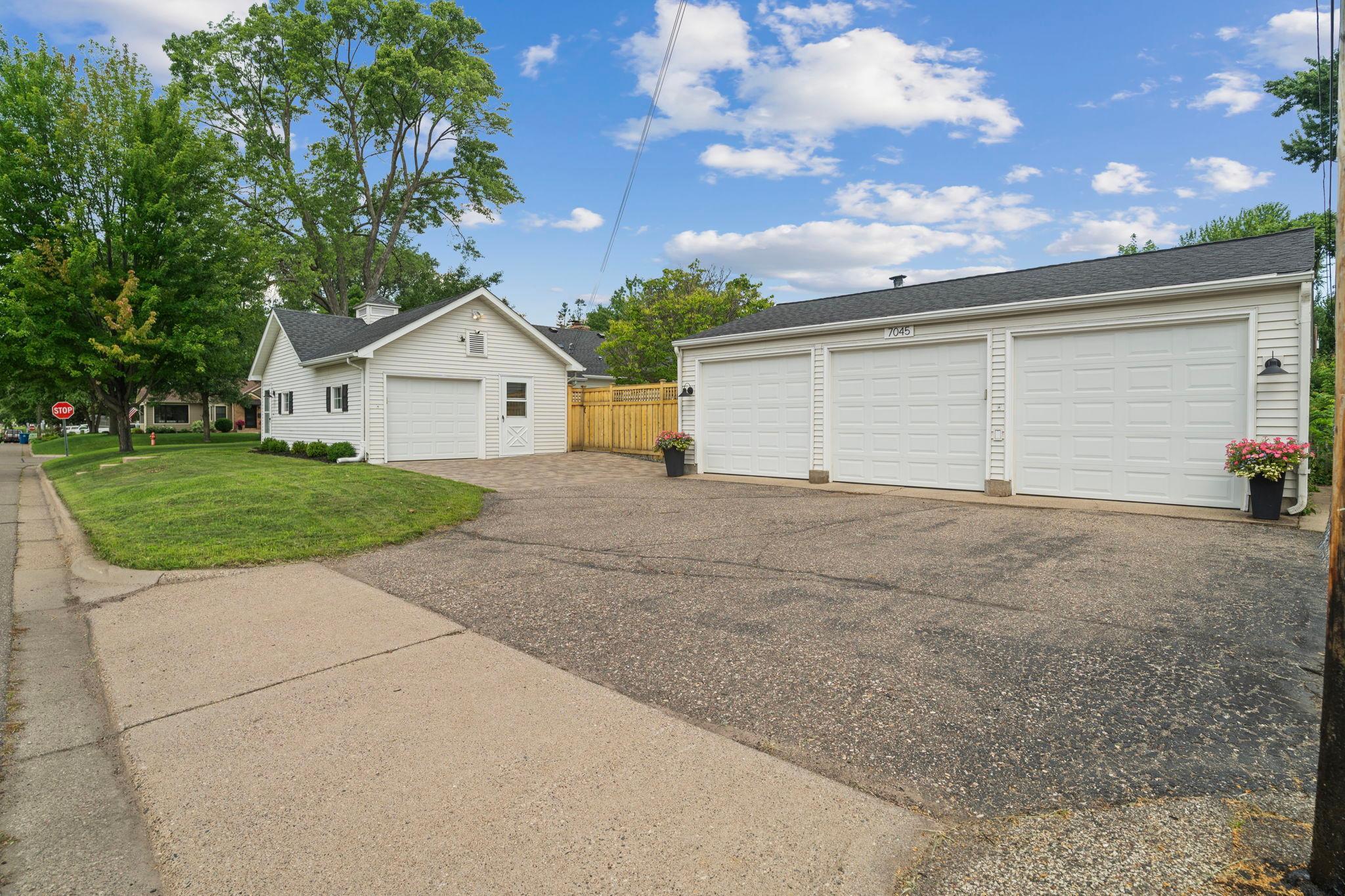 4 garage stalls