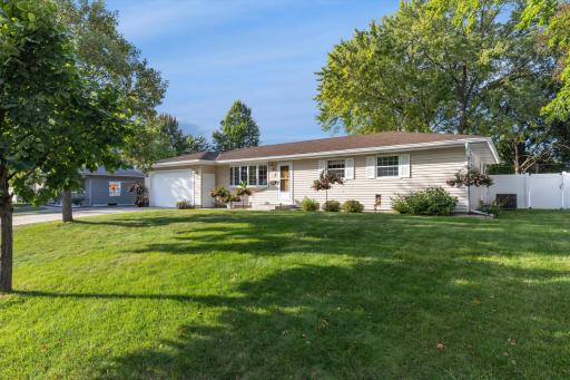 Great curb appeal and a wonderfully maintained yard. Independently pre-inspected and warranted for 1 year, all free to the lucky buyers!