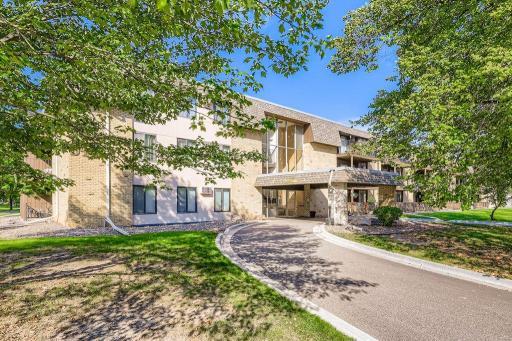 Pristine 2 bed, 2 bath condo in prime Shoreview location! Underground parking, on bus line, minutes to shopping & restaurants and access to private beach on Lake Owasso. You will love the amenities here! No rentals at this time are allowed.