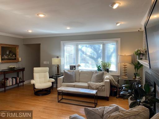 Entry, living room with gas fireplace