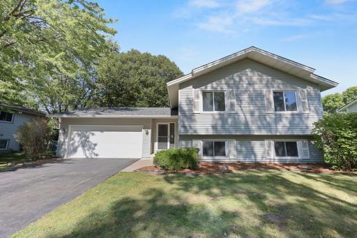 7350 Berkshire Way N, Maple Grove, MN 55311