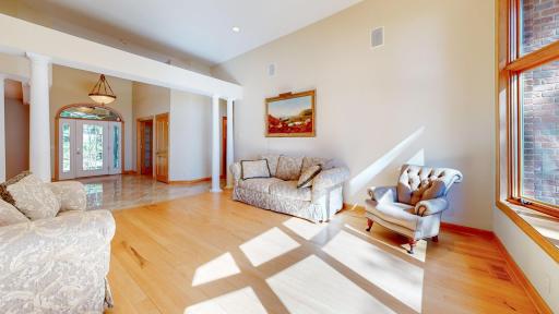022_17107-95th-avenue-living-room_938.jpg