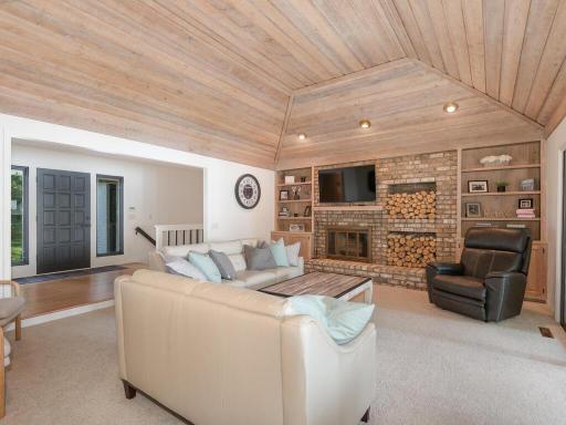 11755 Bass Lake Road, Plymouth, MN 55442