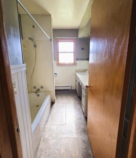 Main floor full bathroom.