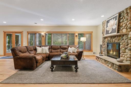 5455 Timber Trail, Maple Plain, MN 55359