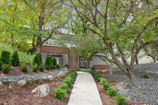 7000 Edgebrook Place, Eden Prairie, MN 55346