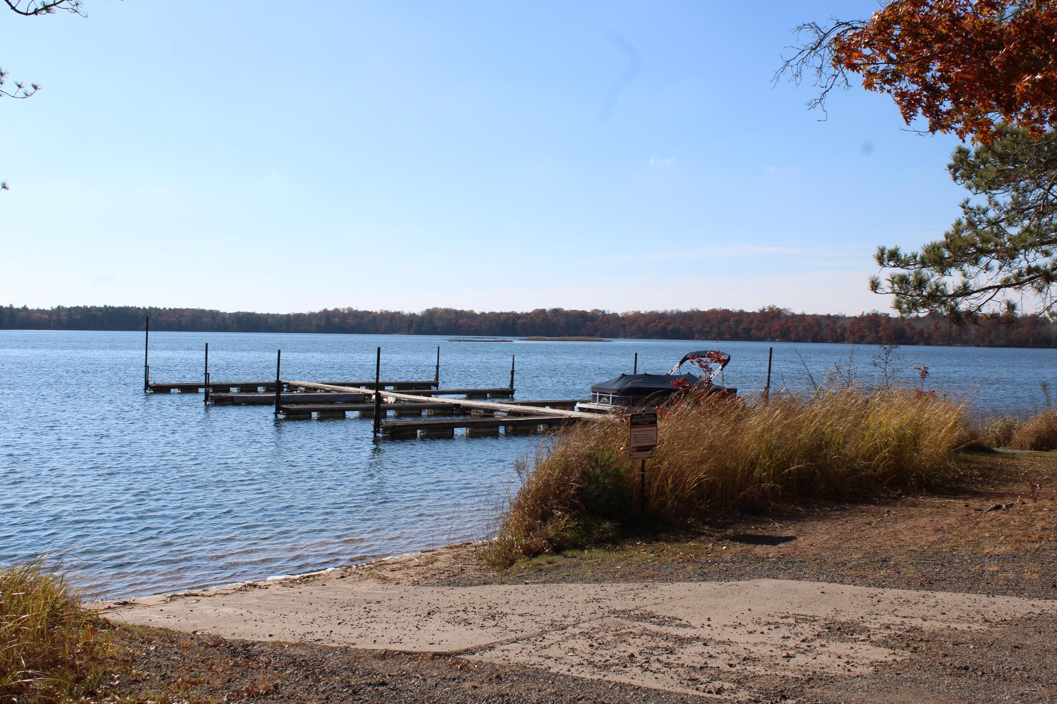 Shoal Lake - 2 Boat Ramps, Boat Dock Slip
