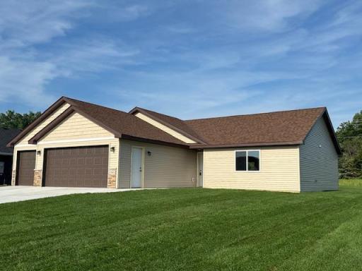 1560 Gray Fox Dr. NE, Owatonna, MN 55060