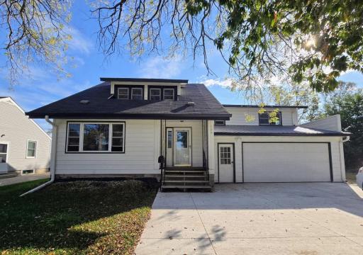 109 5th Avenue SE, Pipestone, MN 56164
