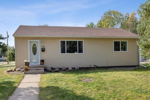 1523 17th Street S, Moorhead, MN 56560