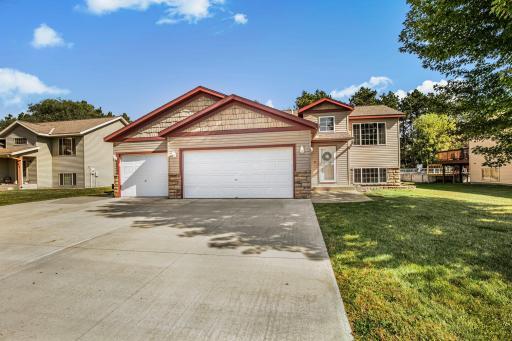 708 10th Avenue NE, Rice, MN 56367