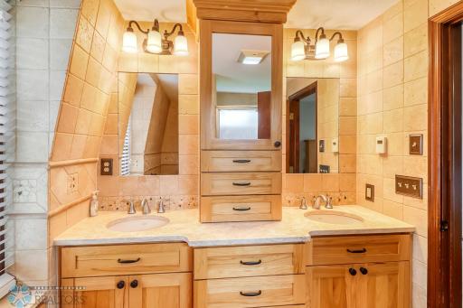 2513 N Long Lake Road, Detroit Lakes, MN 56501
