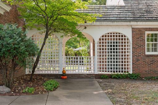 196 Mississippi River Boulevard S, Saint Paul, MN 55105