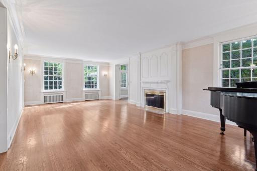 196 Mississippi River Boulevard S, Saint Paul, MN 55105