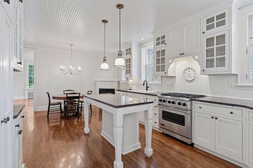 196 Mississippi River Boulevard S, Saint Paul, MN 55105