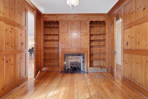 196 Mississippi River Boulevard S, Saint Paul, MN 55105