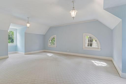 196 Mississippi River Boulevard S, Saint Paul, MN 55105