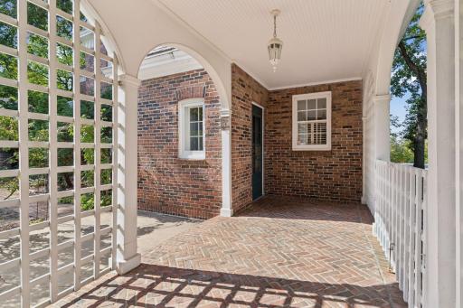 196 Mississippi River Boulevard S, Saint Paul, MN 55105
