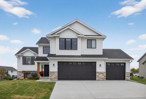 5411 Ridgeview Drive NW, Rochester, MN 55901