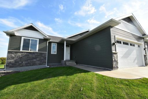 601 Golfview Avenue, Zumbrota, MN 55992