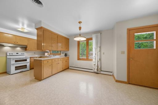 7571 Stillwater Way N, Saint Paul, MN 55128
