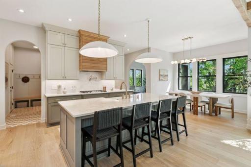 9399 Eagle Ridge Way, Chanhassen, MN 55317