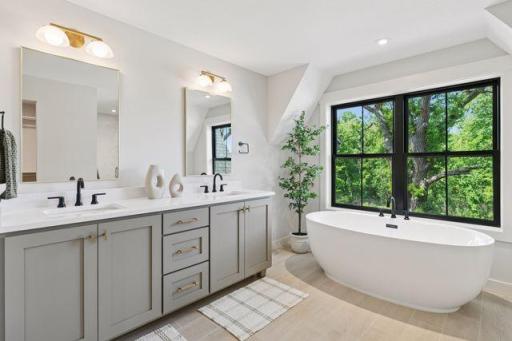 9399 Eagle Ridge Way, Chanhassen, MN 55317