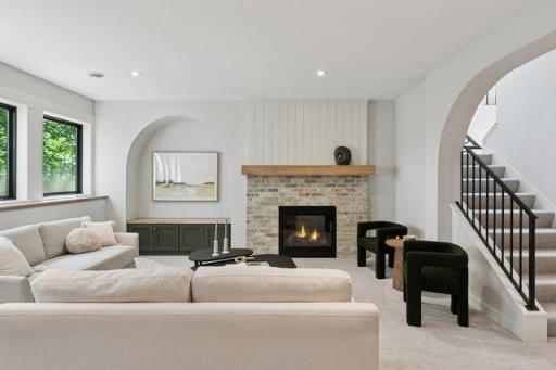 9399 Eagle Ridge Way, Chanhassen, MN 55317