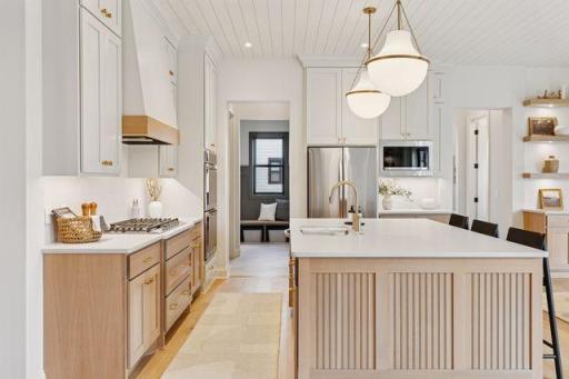 9511 Eagle Ridge Road, Chanhassen, MN 55317