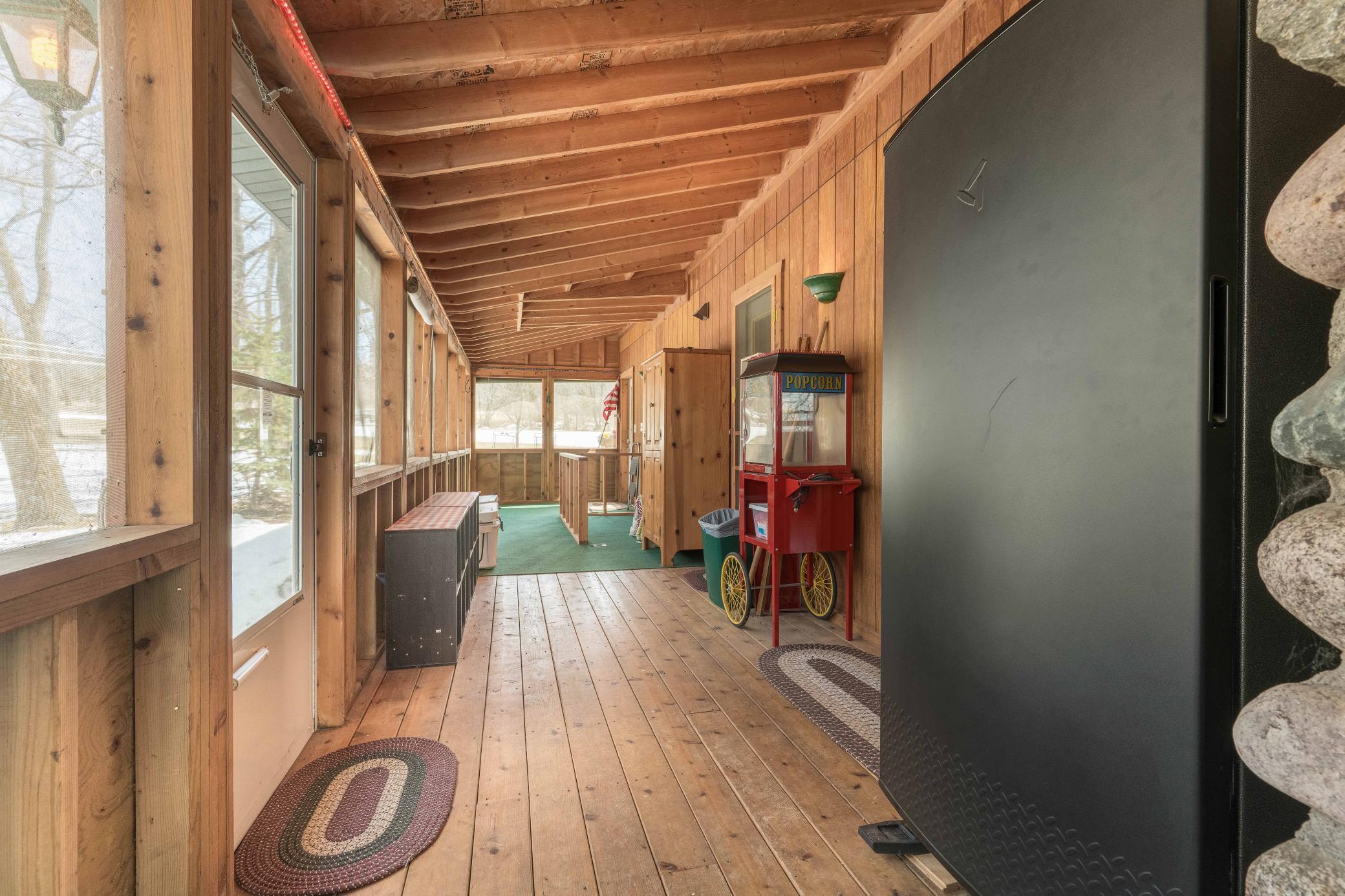 wrap around screened -n porch