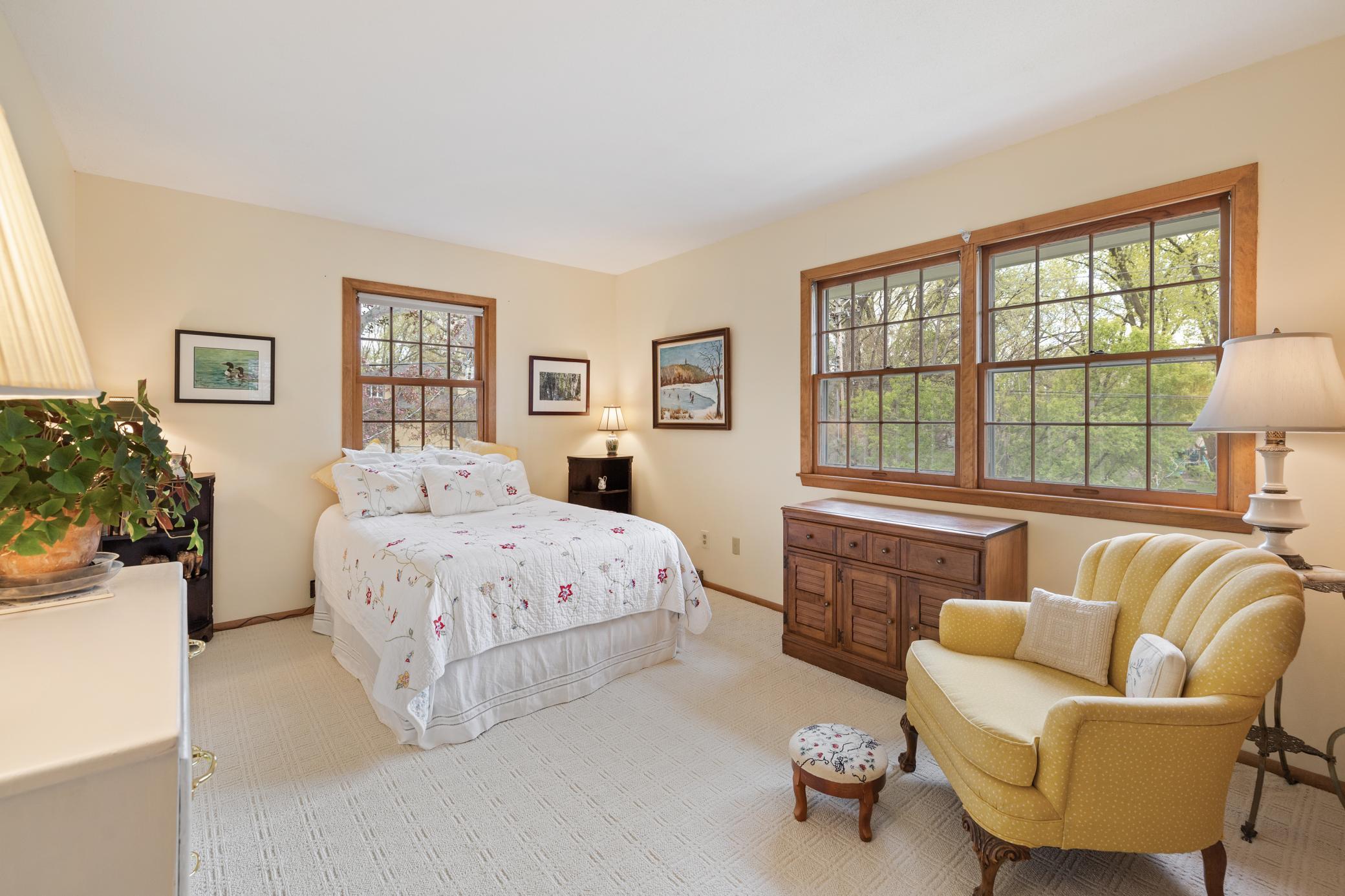 Second bedroom...