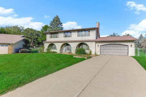 2300 Villaburne Court W, Burnsville, MN 55337