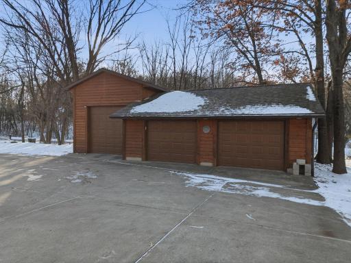 # 4-6 stall garage. The garage was designed large enough for a lift and is insulated for comfort while you work.