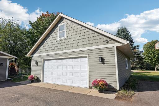 Ideal workshop/man cave w/room above to make your own