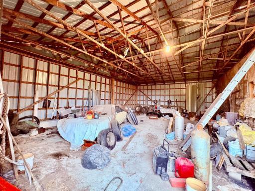 Uninsulated concrete floor shop