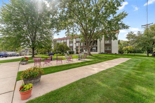 4401 Parklawn Avenue, 105W, Edina, MN 55435