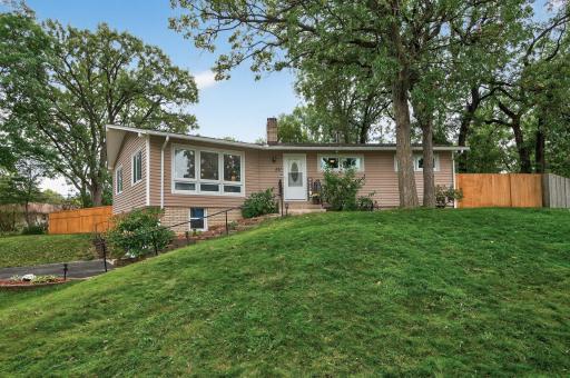 521 Timberland Drive, Burnsville, MN 55337