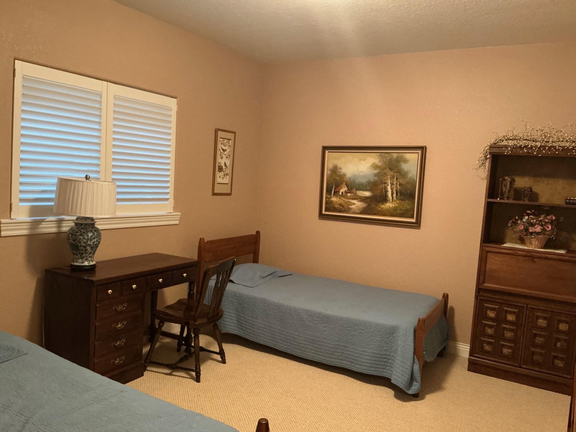 LL Bedroom4 Walk in closet