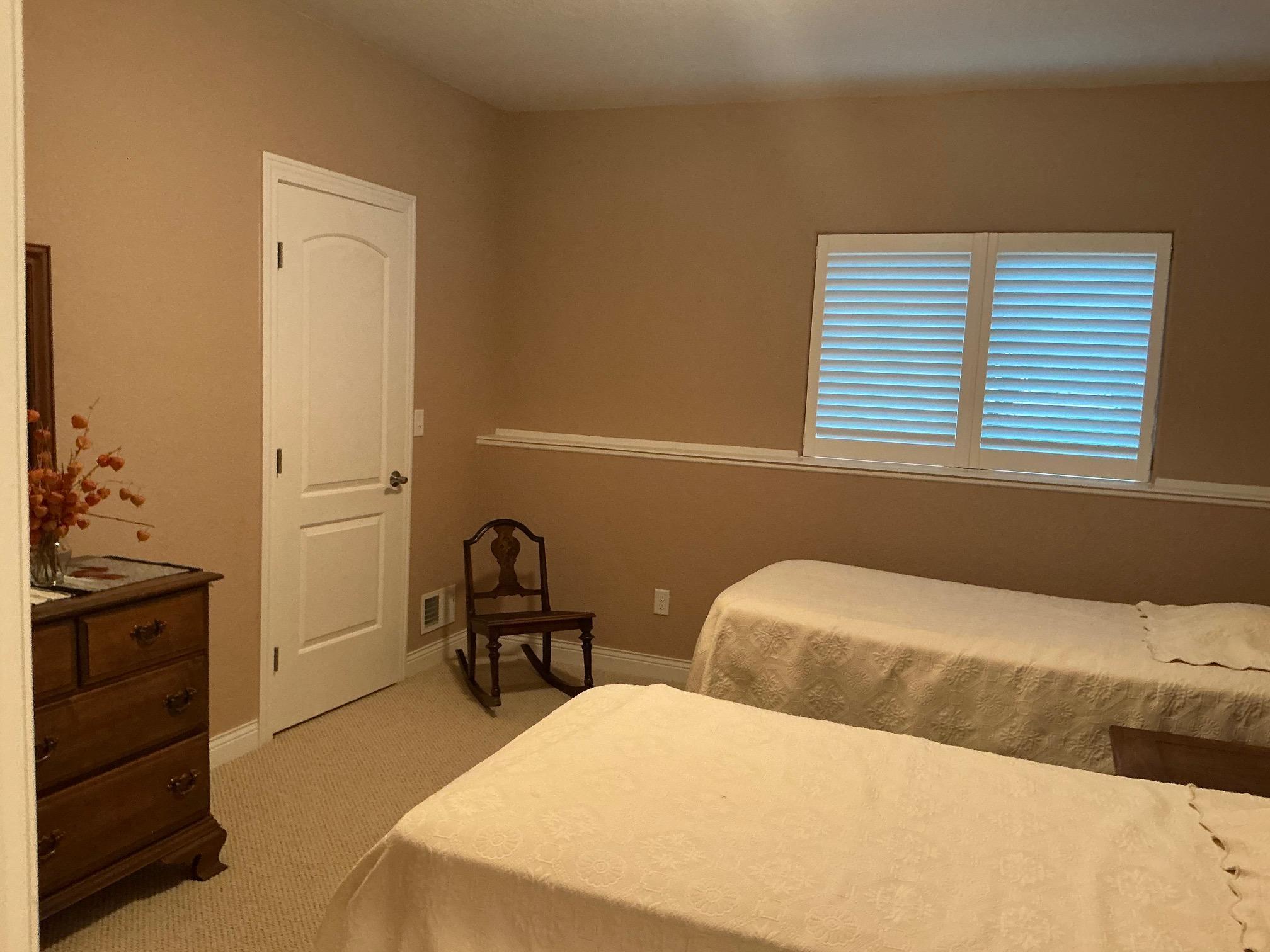 LL Bedroom3 Walk in closet