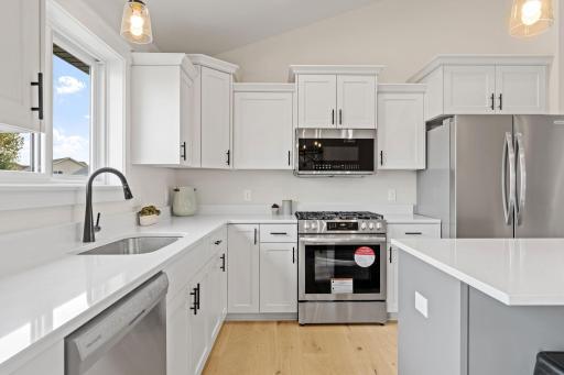 18-web-or-mls-602 Grouse Way-18.jpg